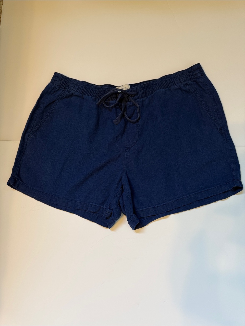 St John’s Bay Women's Navy Drawstring Casual Shorts. Size Large.